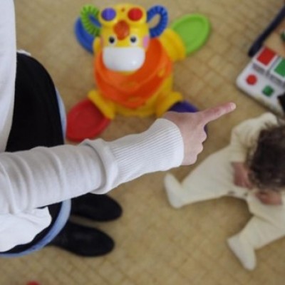Maltrattamenti negli asili nido e nelle strutture socio-assistenziali, investimento sulla formazione professionale e nuove regole sulla sorveglianza