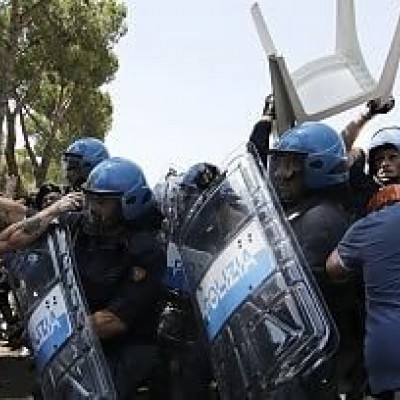 Contro i migranti violenza ingiustificata, frutto di un clima d'odio montato ad'arte